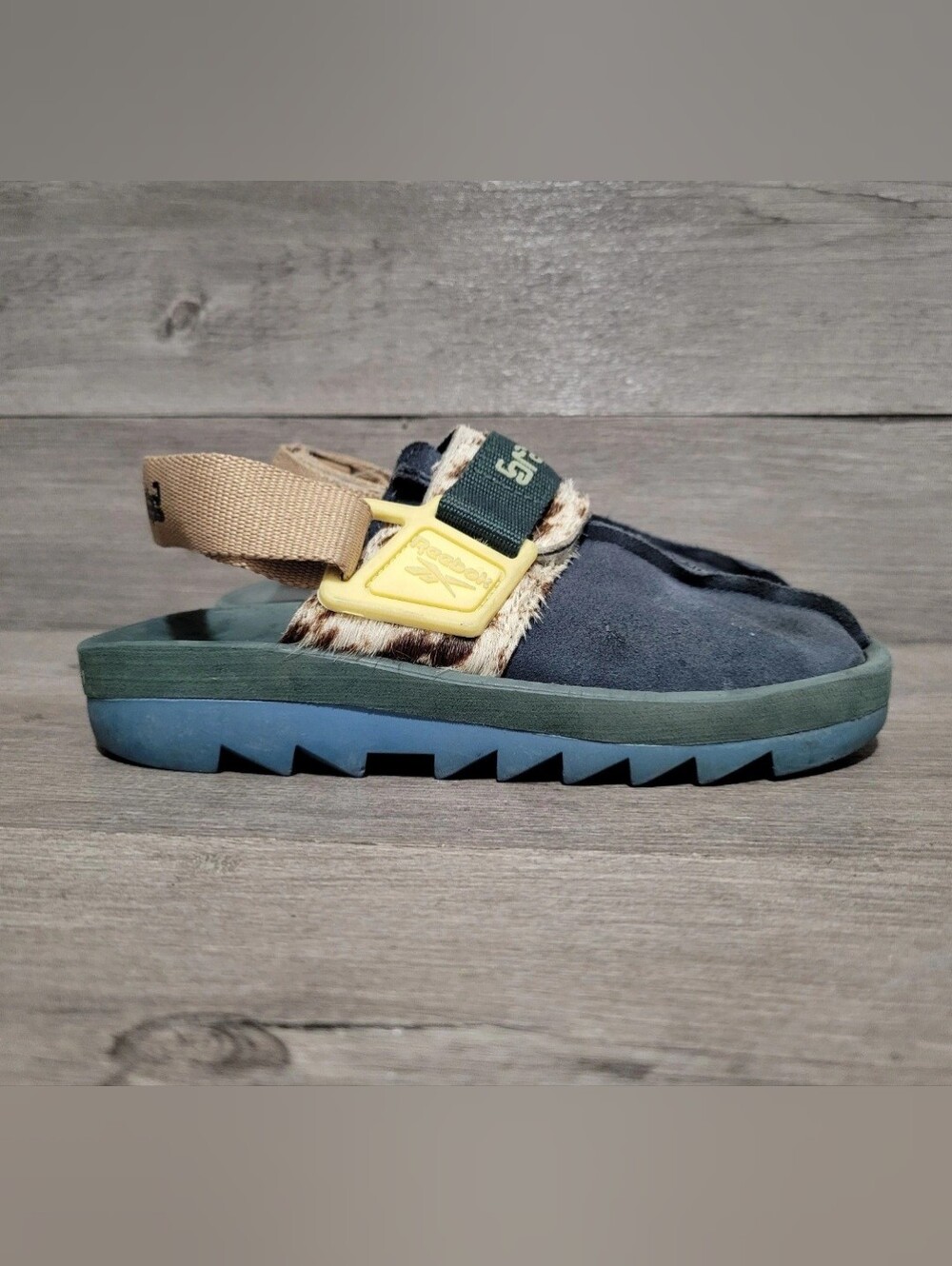 Reebok x Brain Dead Beatnik FW9829 youth size 4 sandals blue